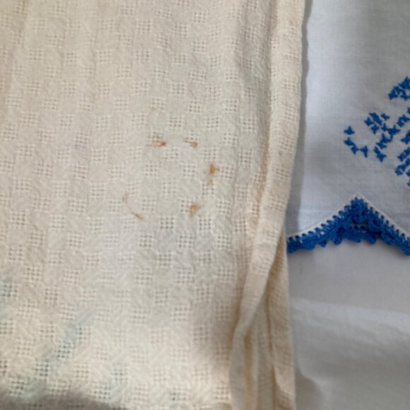 5 Vintage Handmade Embroidered Doilies Bureau Scarves Table Runners Flaw - Picture 9 of 13